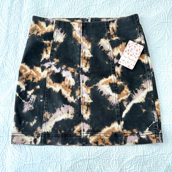 FREE PEOPLE NWT Tie Dye Zipper Back Mini Skirt Sz 4 - Picture 2 of 10